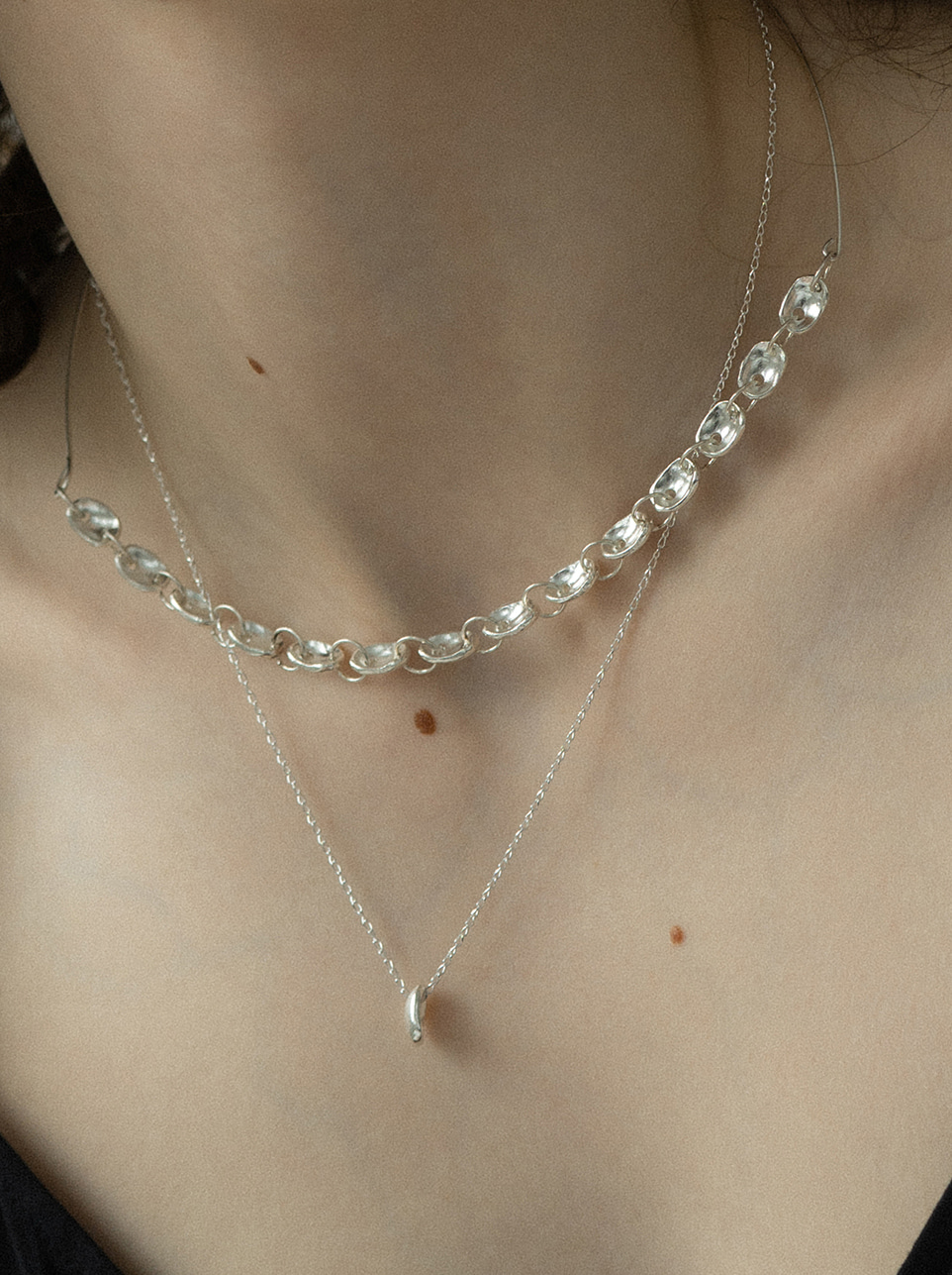 Thin mound necklace